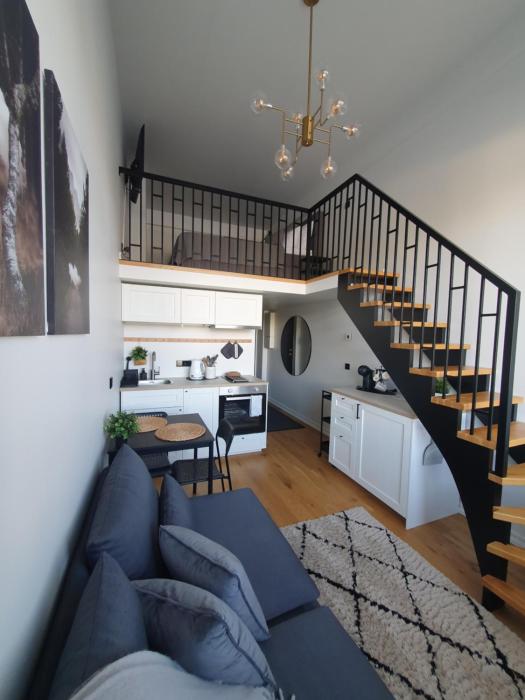 Loft Style Studio Apartment- Free Parking- Free Gym- Keyless Access