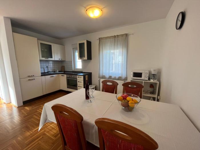 Burle Apartment with private parking