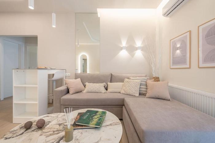 Theros, at Central Athens