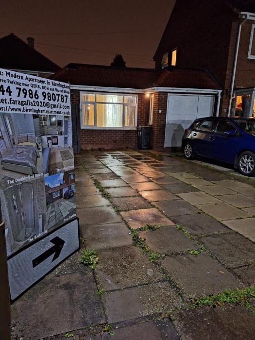 Luxury apartment in Birmingham with free parking.