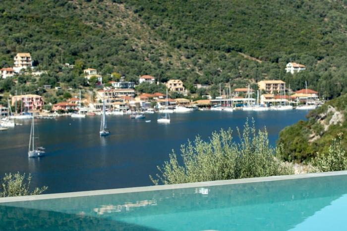 Villa Zoe - Direct Sea Access Live Scenery at