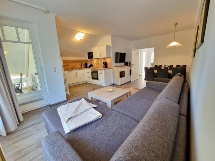 Dünenpark Binz - Komfortplus Ferienwohnung mit 2 Schlafzimmern und Balkon im Dachgeschoss 047