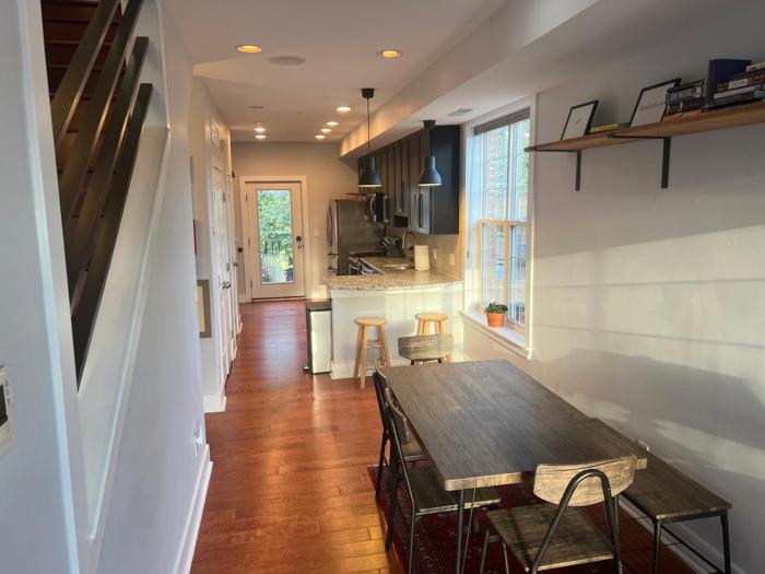 Sun-filled Capitol Hill home w parking & roofdeck