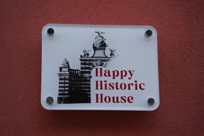 HAPPY HISTORIC HOUSE