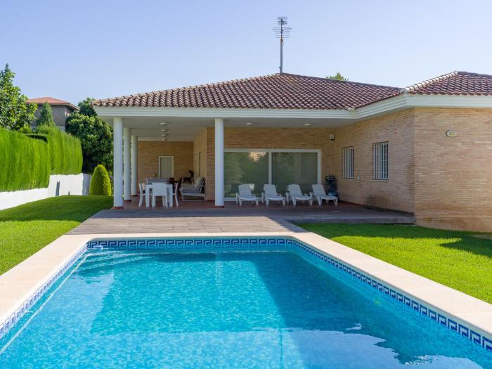 Casa Chalet Villa con piscina, jardín y aire acondicionado cerca de Valencia en La Eliana-LEliana