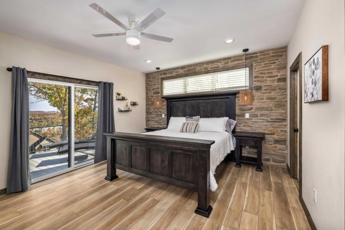 BRAND NEW! Outstanding Luxury Lakefront Lodge with Free Amenities