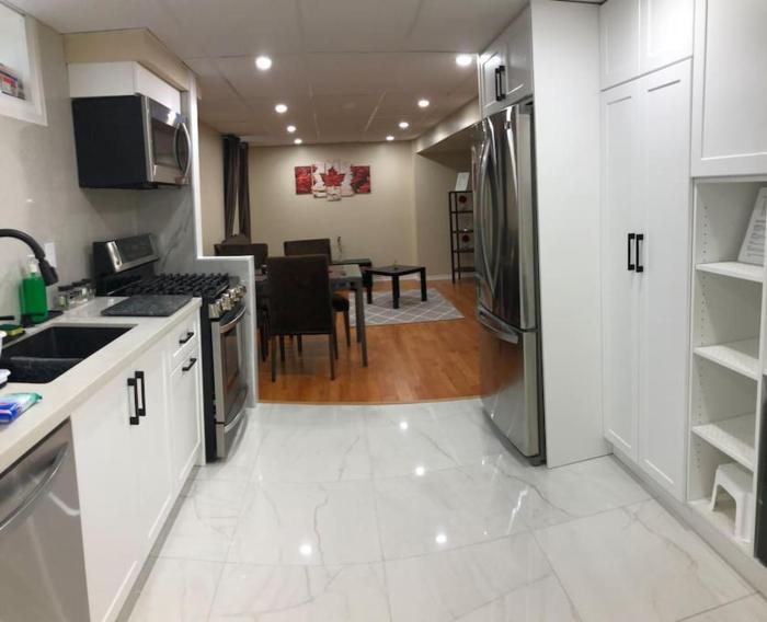 3 Spacious Bedroom Basement Apartment in Richmond Hill
