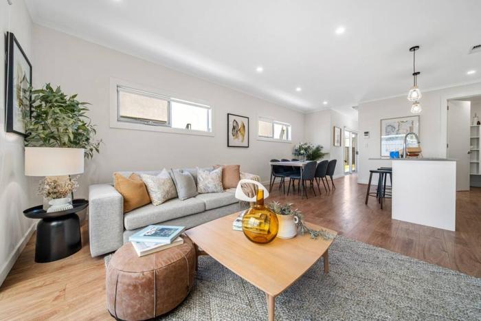 Urban Luxe - A Contemporary City-Edge Haven
