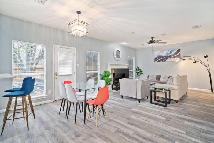 4BR 3BA Modern, newly remodeled, 16 ppl