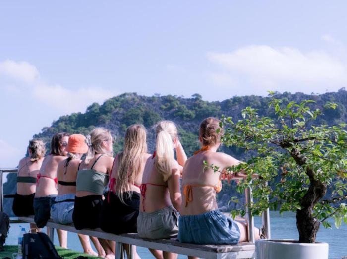 Brother Friendly - Gia Cat Long Hotel