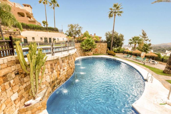 ViVi Homes - Valery Pool, Terrace & Padel