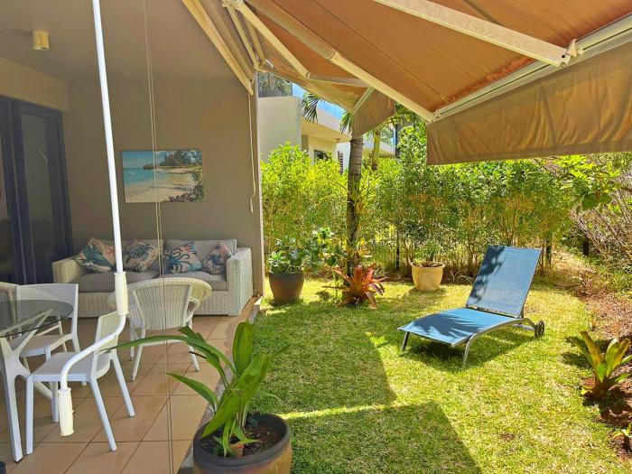 Azuri Beachside Apartment with Private Garden