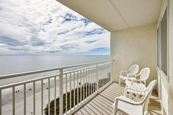 Beachfront Bliss! Condo in North Myrtle Beach