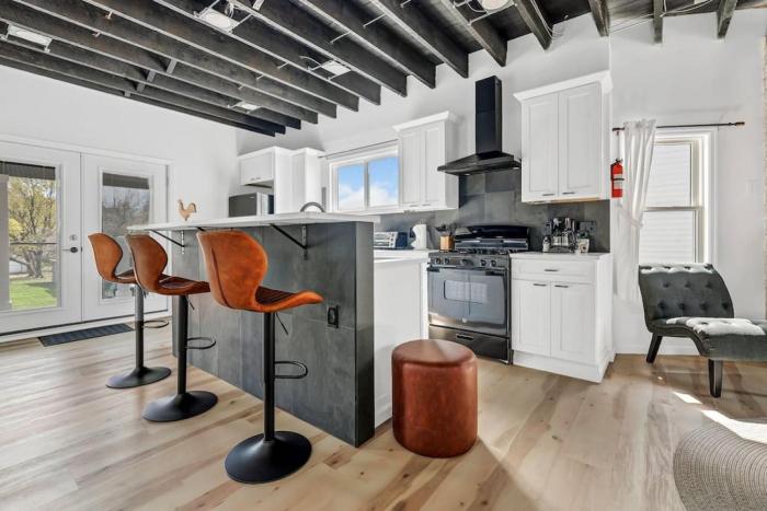 Cool Urban Stay Downtown Loft
