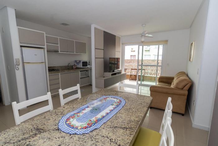 449 - Lindo Apartamento de 3 dormitórios á 100m da praia de Bombas