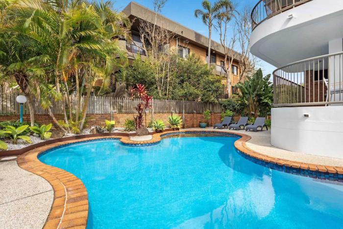 Pacific Blue - beachfront 2 BR apartment with pool