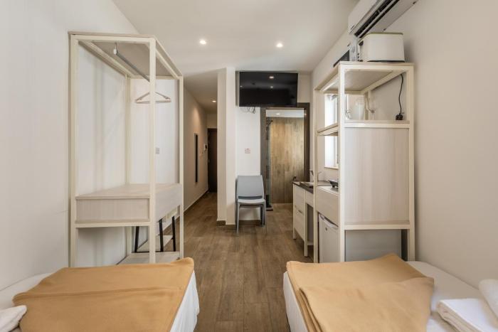 Studio 44 with twin beds & kitchenette at the new Olo living