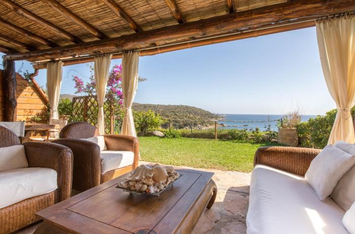 Luna Bay Home Retreat con vista sulla baia di Porto Luna a 2 km da Villasimius