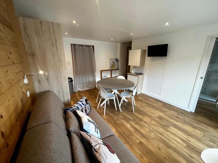 Studio rénové avec coin montagne, balcon Sud, au pied des pistes, 4 pers - FR-1-452-360