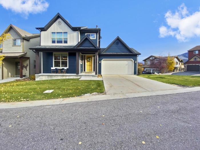 5410 Cross Country Mountain Ski Getaway with Hot Tub & Pool! home