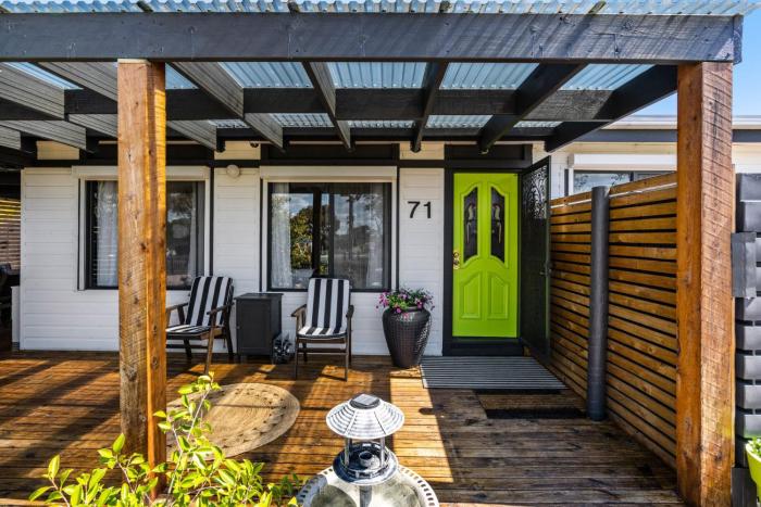 Inverloch s Lime Green Door - Linen, Wifi, Pet Friendly