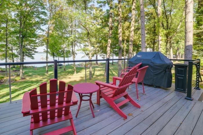 Higgins Lake Vacation Rental with Lake Views and Deck!