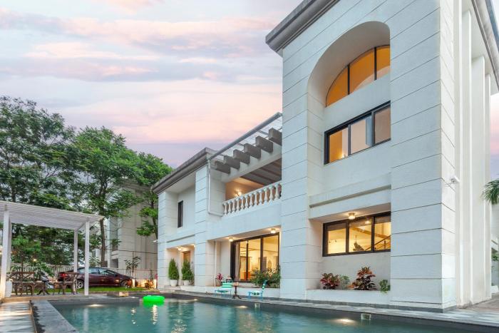 Ivory Castle Luxury 5BHK with Private pool By StayMonkey
