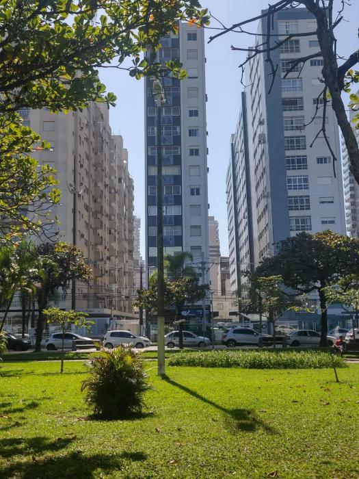 Studio completo frente à Praia do Gonzaga ( Pé na Areia )