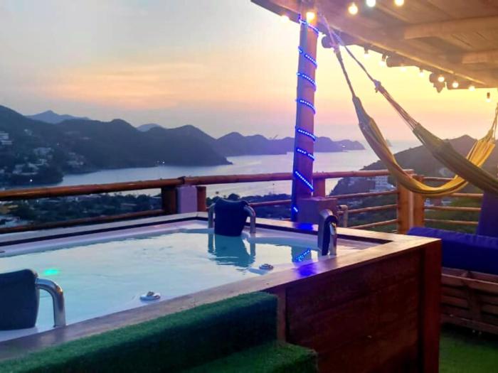 Casa Danisa Taganga con vista al mar, piscina, jacuzzi