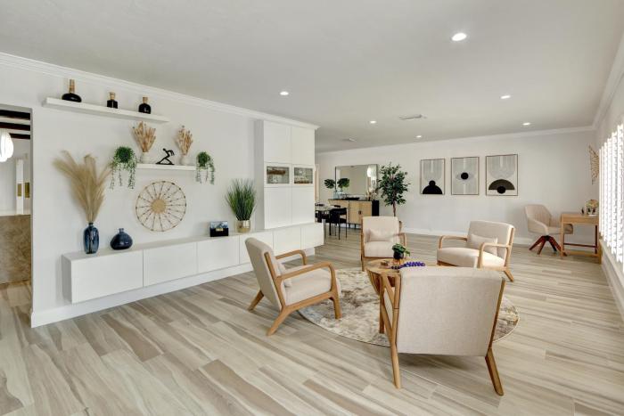 Riviera - Canal Views, Pool, & Work Friendly.
