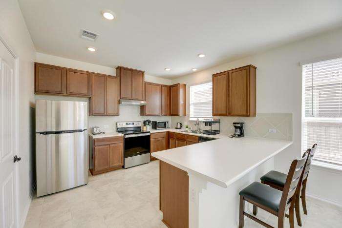 Manor Vacation Rental with Yard 17 Mi to Austin!