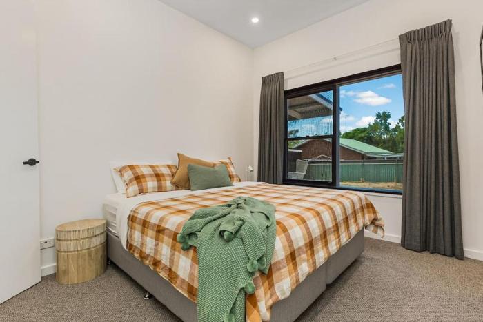 COSY RETREAT ON FOREST --- Offering 3 Comfortable Bedrooms - Sleeps Up to 6 - Please Note - If Booking for 5 or more guests3 rooms will be required