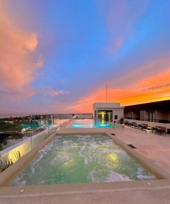 Comfortable Condo W City Views Rooftop Pool & Gym - 319 Musa