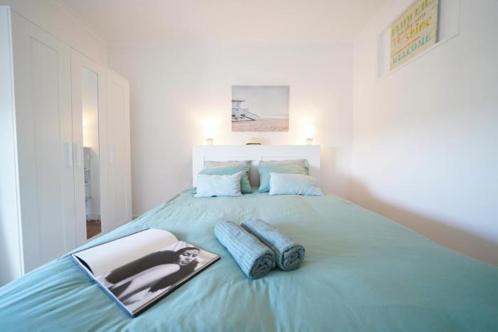 Cascais 2 bedroom apartment with sunny terrace