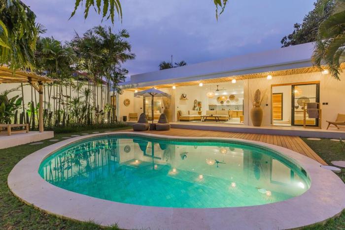 Villa Alamanda Livia Seminyak Design spacious 2bdr and private pool