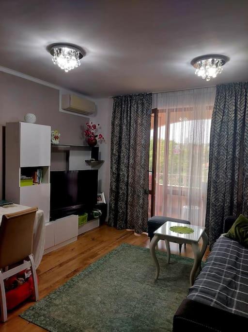 Прекрасные апартаменты с видом на море в центре