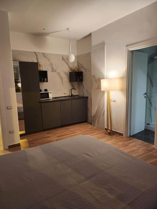 Holding House -Close train station and port