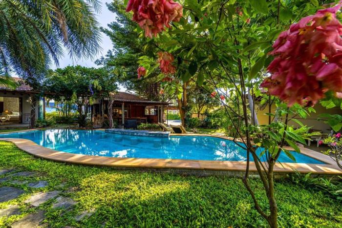 Secluded Oasis for Family and Friends BM5