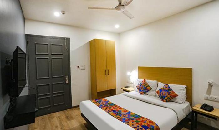 Via The Vaishali Dakshini Pitampura