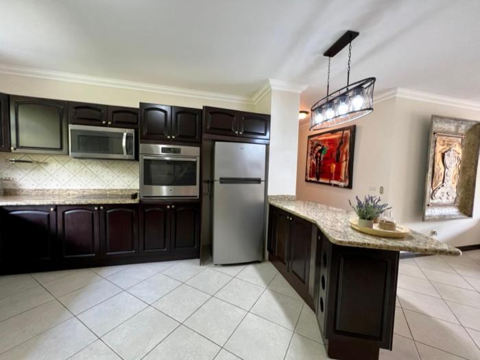 Spacious Penthouse with pool & Jungle Views