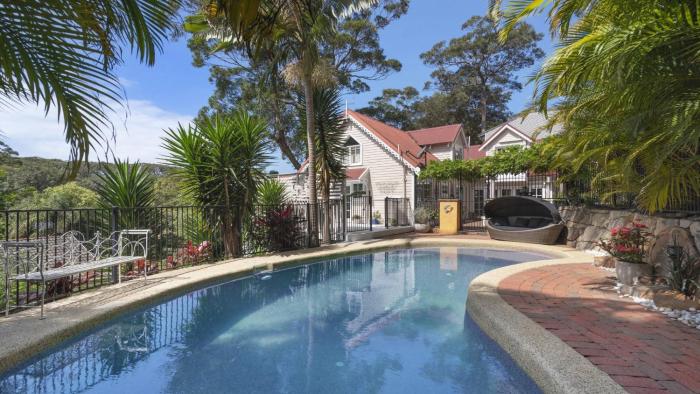 Coastal Cottage with Pool at Copacabana