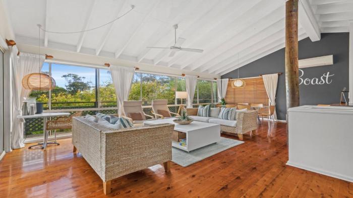 Sublime Beach Getaway, Spacious Balcony with BBQ