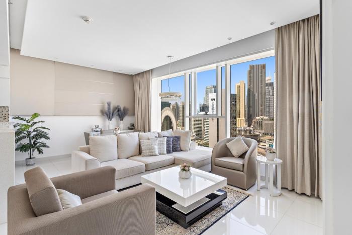 Posh 1BR with Sofa Bed, Pool & Burj Khalifa View