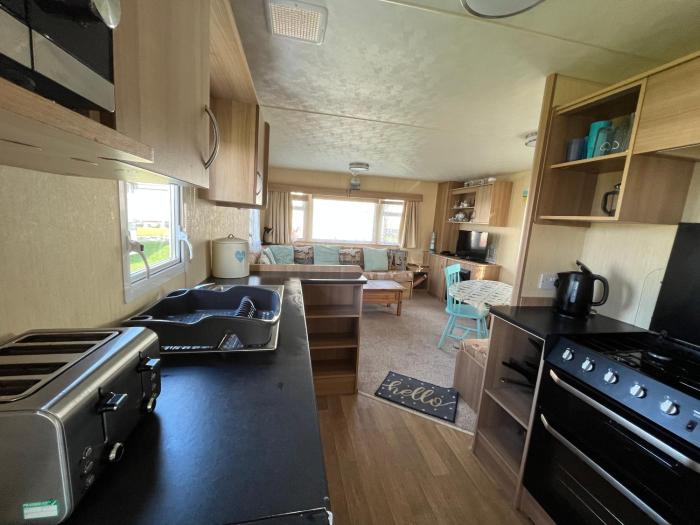 E4A, Three bedroom caravan - California Cliffs, Parkdean Resort, Scratby - Sleeps 8, bed linen and towels included - Pet Friendly - only 300m from the beach!