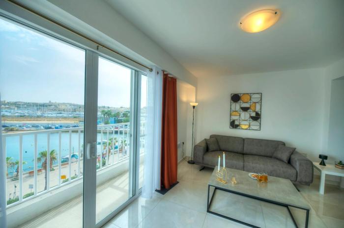 Seafront bright & spacious 2 bedrooms GOGZR-1