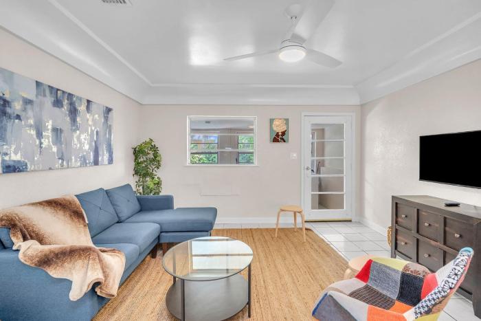 Bluewave Bungalow - #1 Charming & Comfortable 2 1