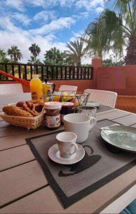 Bouganville - Apartment with Terrace & Shared Pool