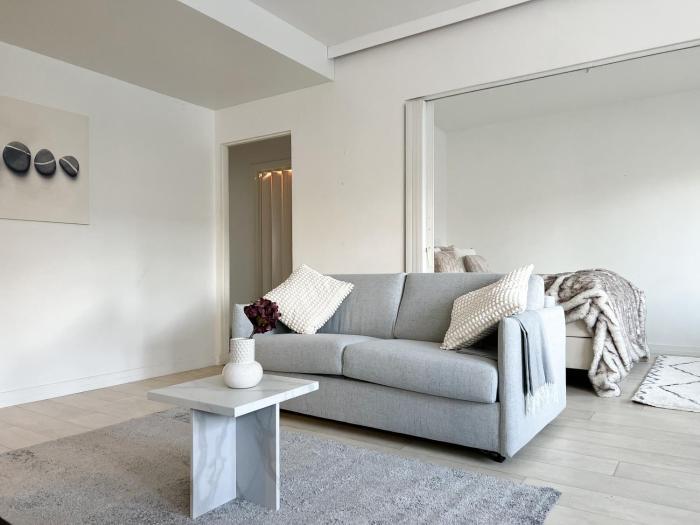 Aurora Central Suite III By BookLapland