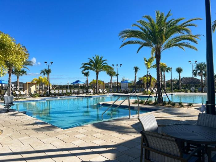 Modern 2bdrm Condo-ChampionsGate