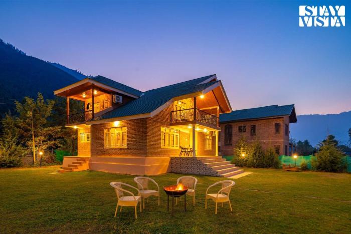 Riverfront Retreat - Qaraar by VEO, StayVista - 4BHK Villa with BBQ & Bonfire